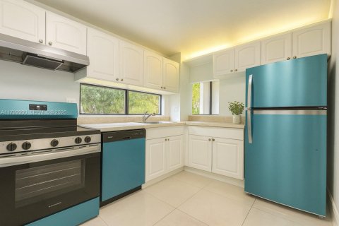 Condo in Sunny Isles Beach, Florida, 2 bedrooms  № 2146221 - photo 3