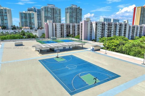Condo in Sunny Isles Beach, Florida, 2 bedrooms  № 2146221 - photo 9