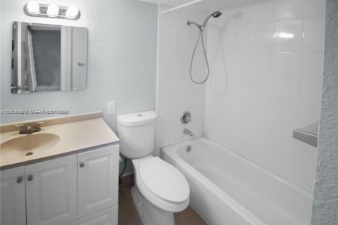 Condo in Sunny Isles Beach, Florida, 2 bedrooms  № 2146221 - photo 7