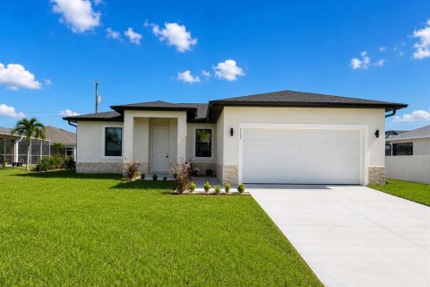House in Cape Coral, Florida 4 bedrooms, 144.37 sq.m. № 2091673