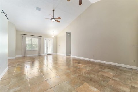 House in Ocklawaha, Florida 7 bedrooms, 561.5 sq.m. № 1793616 - photo 14
