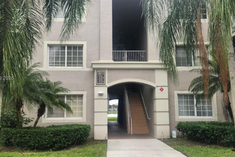 Condo in Coconut Creek, Florida, 2 bedrooms  № 2009761 - photo 3