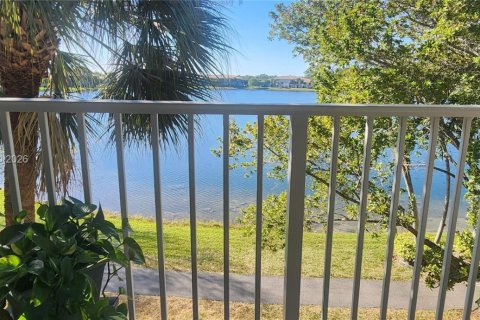 Condo in Coconut Creek, Florida, 2 bedrooms  № 2009761 - photo 2