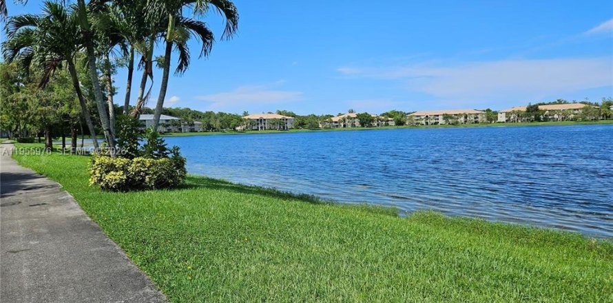 Condo in Coconut Creek, Florida, 2 bedrooms  № 2009761