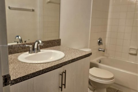 Condo in Coconut Creek, Florida, 2 bedrooms  № 2009761 - photo 12