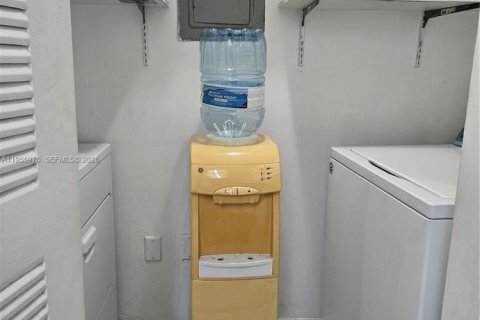 Condo in Coconut Creek, Florida, 2 bedrooms  № 2009761 - photo 14