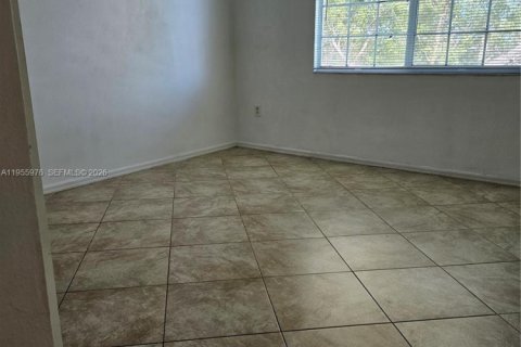 Condo in Coconut Creek, Florida, 2 bedrooms  № 2009761 - photo 9