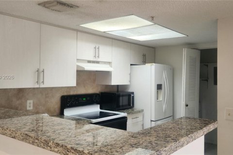 Condo in Coconut Creek, Florida, 2 bedrooms  № 2009761 - photo 17