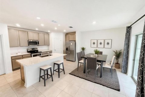Villa ou maison à vendre à Eagle Lake, Floride: 4 chambres, 186.55 m2 № 2201537 - photo 5