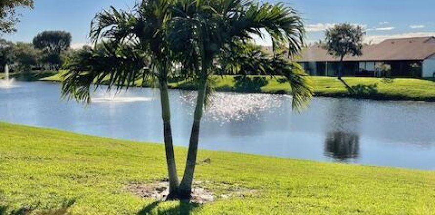 House in Boynton Beach, Florida 2 bedrooms, 122.26 sq.m. № 1221548