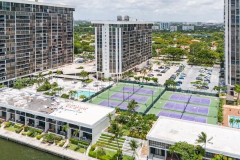 Condominio en venta en Miami, Florida, 2 dormitorios, 147.06 m2 № 1694541 - foto 30
