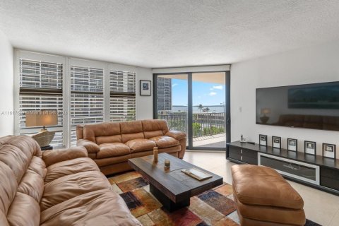 Condominio en venta en Miami, Florida, 2 dormitorios, 147.06 m2 № 1694541 - foto 11