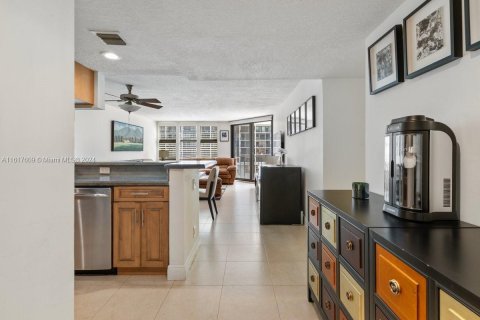Condominio en venta en Miami, Florida, 2 dormitorios, 147.06 m2 № 1694541 - foto 4