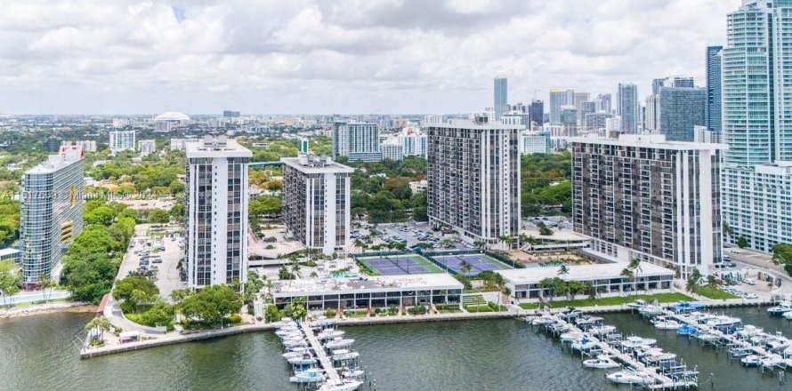 Condominio en Miami, Florida, 2 dormitorios № 1694541