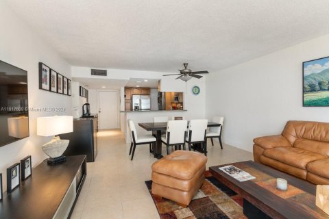 Condominio en venta en Miami, Florida, 2 dormitorios, 147.06 m2 № 1694541 - foto 14