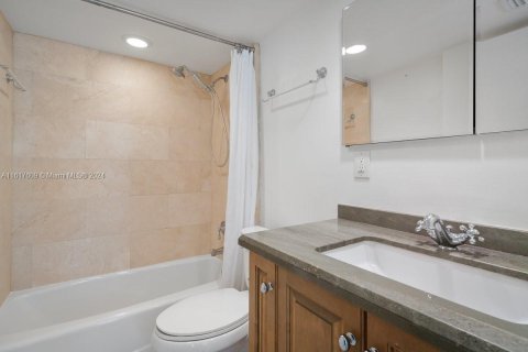 Condominio en venta en Miami, Florida, 2 dormitorios, 147.06 m2 № 1694541 - foto 17