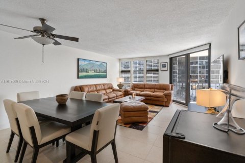 Condominio en venta en Miami, Florida, 2 dormitorios, 147.06 m2 № 1694541 - foto 12
