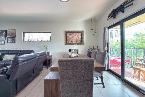 Villa ou maison à louer à Miami, Floride: 3 chambres, 123.1 m2 № 1968036 - photo 12