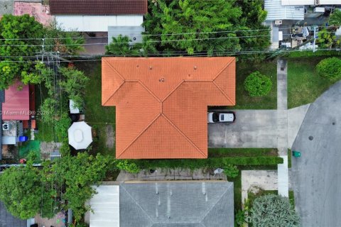 Villa ou maison à louer à Miami, Floride: 3 chambres, 123.1 m2 № 1968036 - photo 7