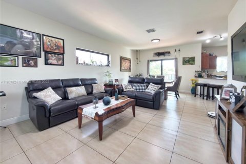 Villa ou maison à louer à Miami, Floride: 3 chambres, 123.1 m2 № 1968036 - photo 10