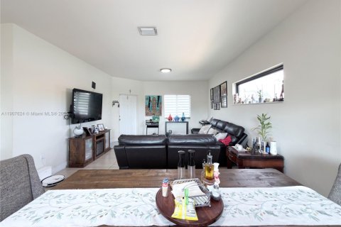 Villa ou maison à louer à Miami, Floride: 3 chambres, 123.1 m2 № 1968036 - photo 15