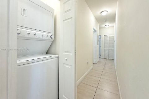 Villa ou maison à louer à Miami, Floride: 3 chambres, 123.1 m2 № 1968036 - photo 30