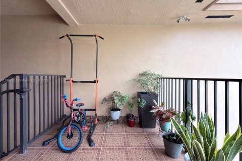 Villa ou maison à louer à Miami, Floride: 3 chambres, 123.1 m2 № 1968036 - photo 27