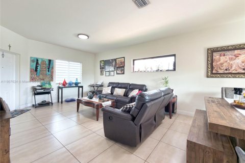 Villa ou maison à louer à Miami, Floride: 3 chambres, 123.1 m2 № 1968036 - photo 11