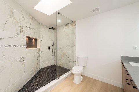 Casa en alquiler en Miami, Florida, 4 dormitorios, 187.29 m2 № 2030424 - foto 10