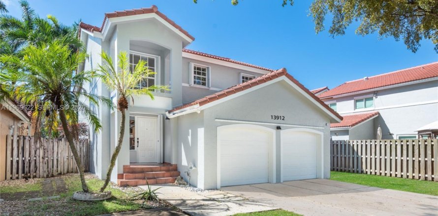 Casa en Miami, Florida 4 dormitorios, 187.29 m2 № 2030424