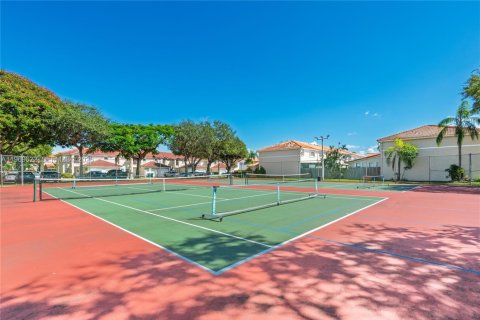 Casa en alquiler en Miami, Florida, 4 dormitorios, 187.29 m2 № 2030424 - foto 25