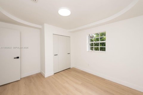 Casa en alquiler en Miami, Florida, 4 dormitorios, 187.29 m2 № 2030424 - foto 13
