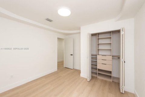Casa en alquiler en Miami, Florida, 4 dormitorios, 187.29 m2 № 2030424 - foto 14