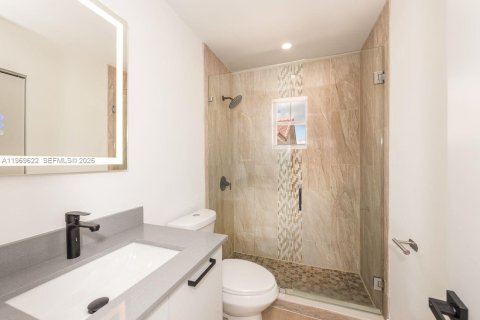 Casa en alquiler en Miami, Florida, 4 dormitorios, 187.29 m2 № 2030424 - foto 15