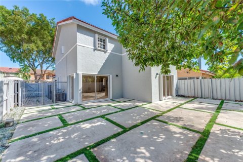 Casa en alquiler en Miami, Florida, 4 dormitorios, 187.29 m2 № 2030424 - foto 18