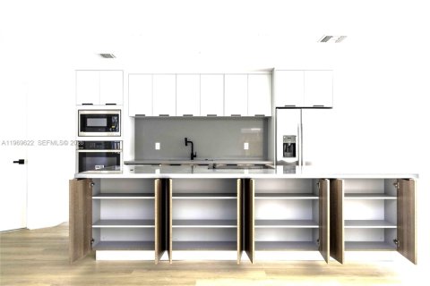 Casa en alquiler en Miami, Florida, 4 dormitorios, 187.29 m2 № 2030424 - foto 6