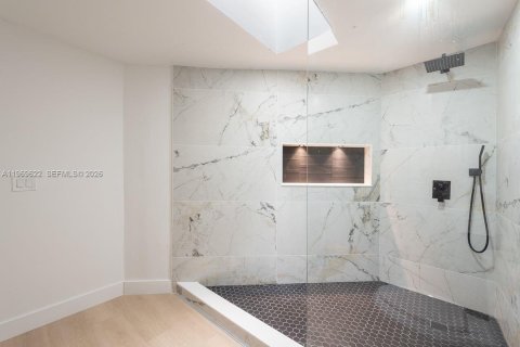 Casa en alquiler en Miami, Florida, 4 dormitorios, 187.29 m2 № 2030424 - foto 12