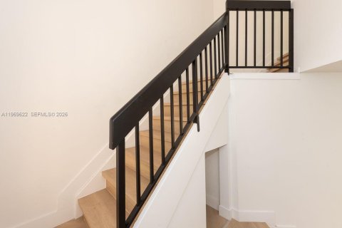 Casa en alquiler en Miami, Florida, 4 dormitorios, 187.29 m2 № 2030424 - foto 8