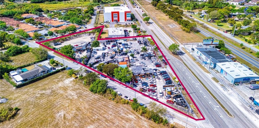 Commercial property in Miami, Florida № 2154866