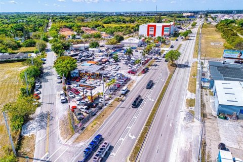 Commercial property in Miami, Florida № 2154866 - photo 14