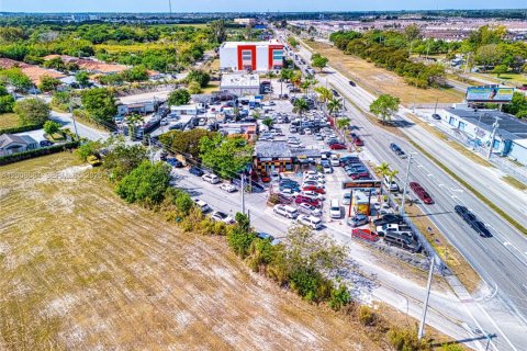 Commercial property in Miami, Florida № 2154866 - photo 13
