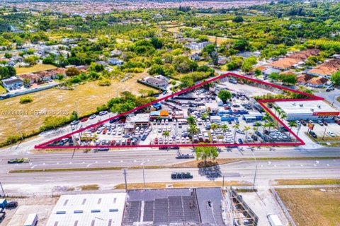 Commercial property in Miami, Florida № 2154866 - photo 3