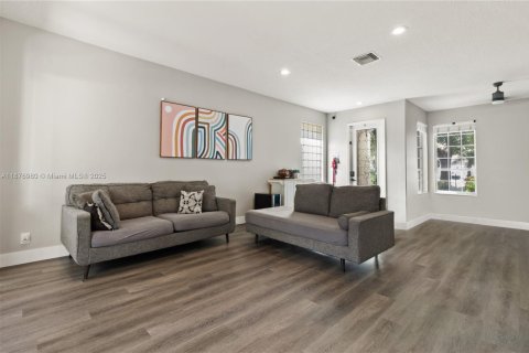 House in Wellington, Florida 5 bedrooms, 274.15 sq.m. № 1922891 - photo 10