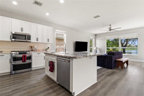 House in Wellington, Florida 5 bedrooms, 274.15 sq.m. № 1922891 - photo 24