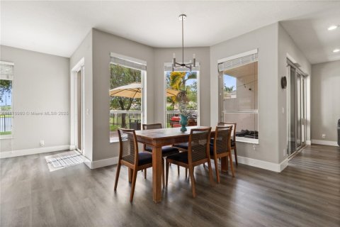 House in Wellington, Florida 5 bedrooms, 274.15 sq.m. № 1922891 - photo 7