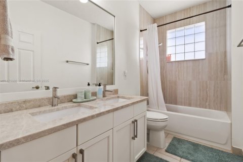 House in Wellington, Florida 5 bedrooms, 274.15 sq.m. № 1922891 - photo 19