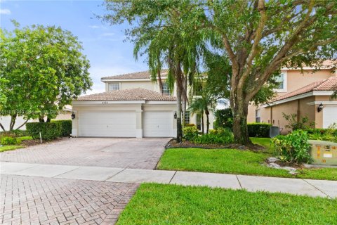 House in Wellington, Florida 5 bedrooms, 274.15 sq.m. № 1922891 - photo 1