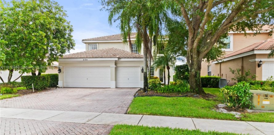 House in Wellington, Florida 5 bedrooms, 274.15 sq.m. № 1922891