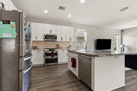 House in Wellington, Florida 5 bedrooms, 274.15 sq.m. № 1922891 - photo 25