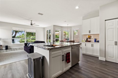 House in Wellington, Florida 5 bedrooms, 274.15 sq.m. № 1922891 - photo 23